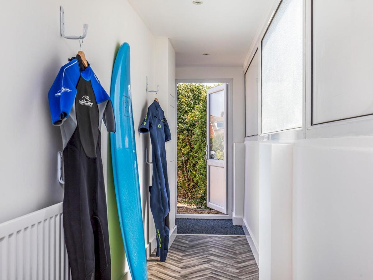 Pass The Keys Charming Chalet A Stones Throw From The Beach 치체스터 외부 사진